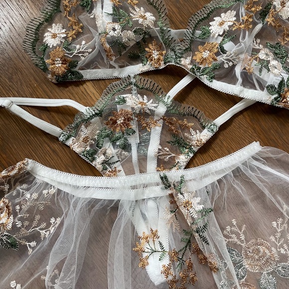 Adorable Fairy Nymph Floral Embroidered Lingerie - Picture 3 of 8